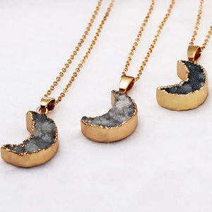 Crescent Moon 18K Electroplated Healing Agate Necklace